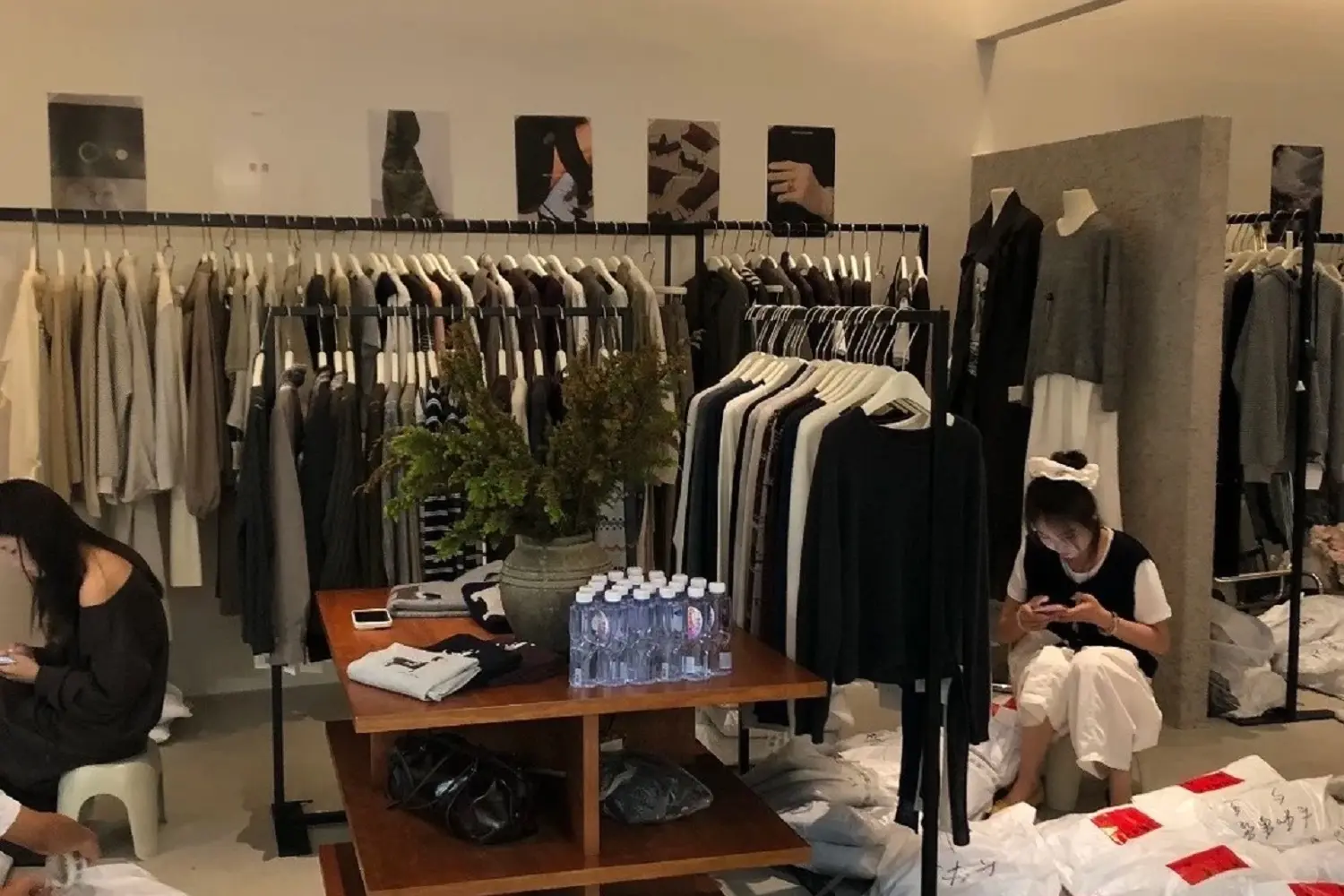 杭州（ハンジョウ）四季青服装卸売市場の館内の様子